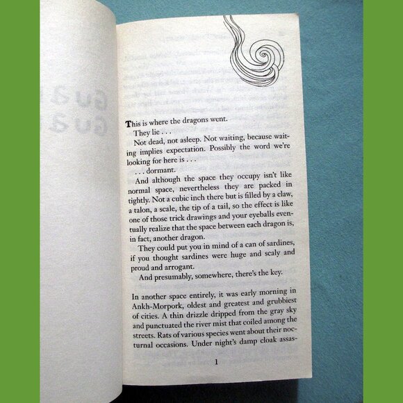 Book: Guards! Guards! by Terry Pratchett - Picture 2 of 8